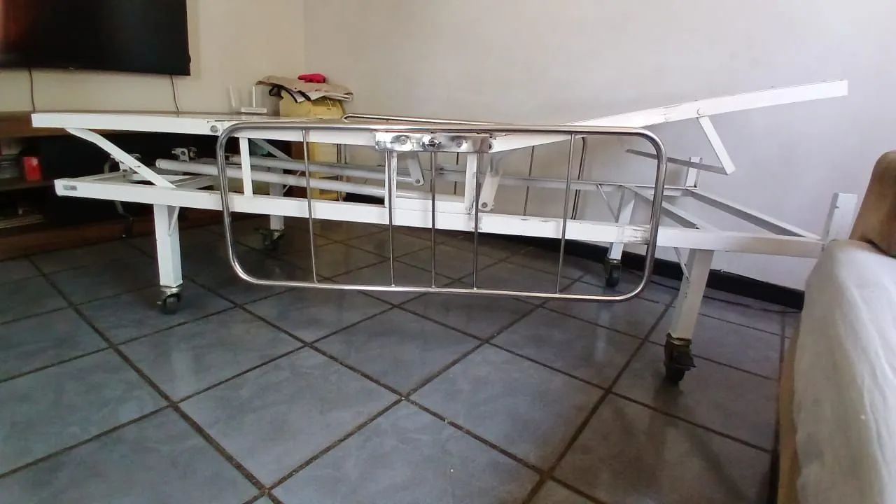 Vendo cama hospitalar manual  - Foto 5