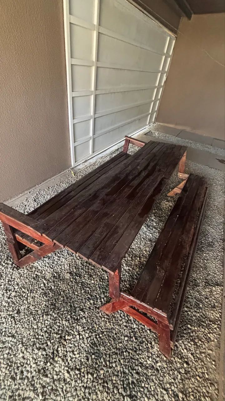 Mesa de madeira com bancos  - Foto 2