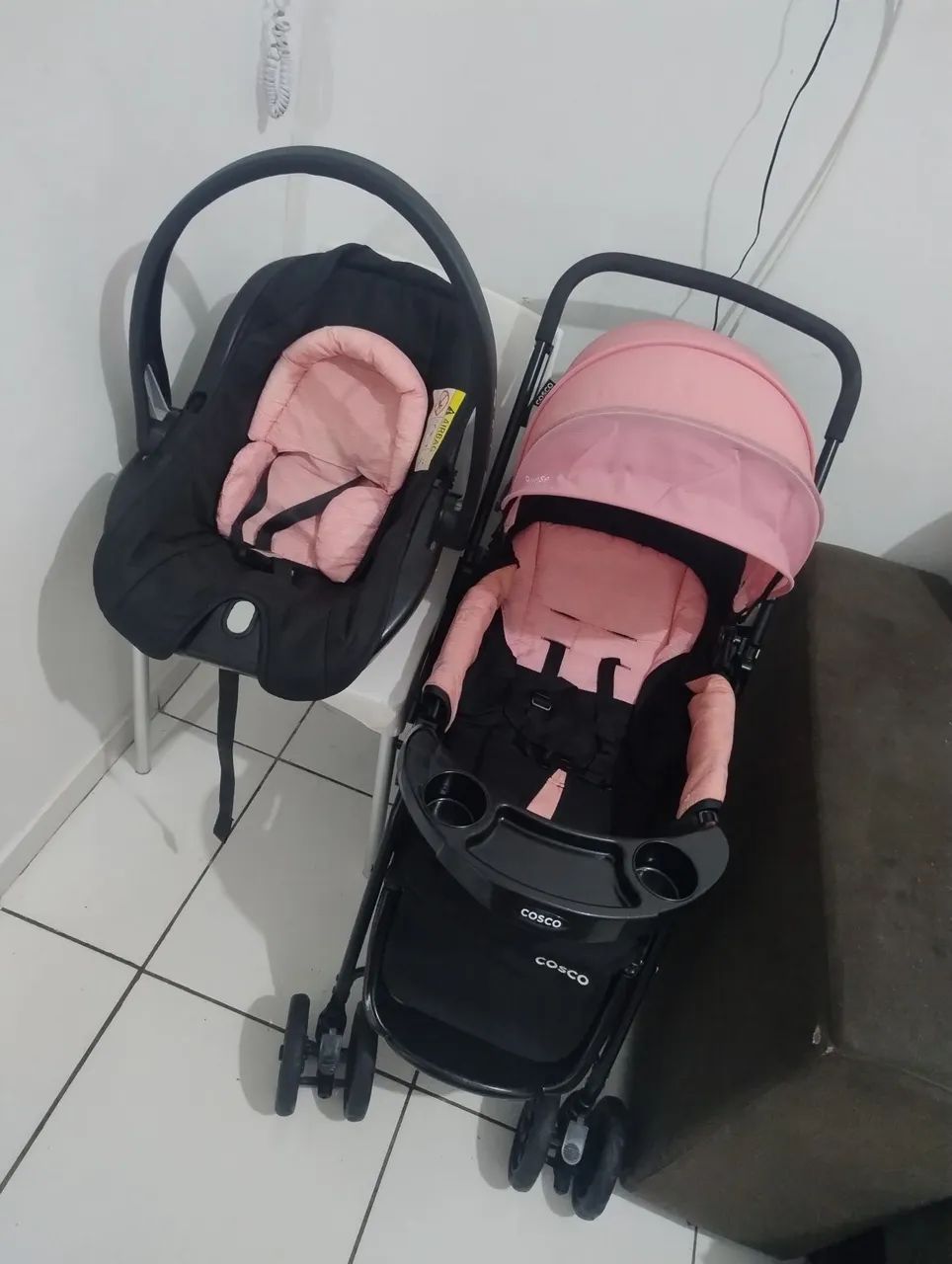 Kit carrinho e bebê conforto Cosco