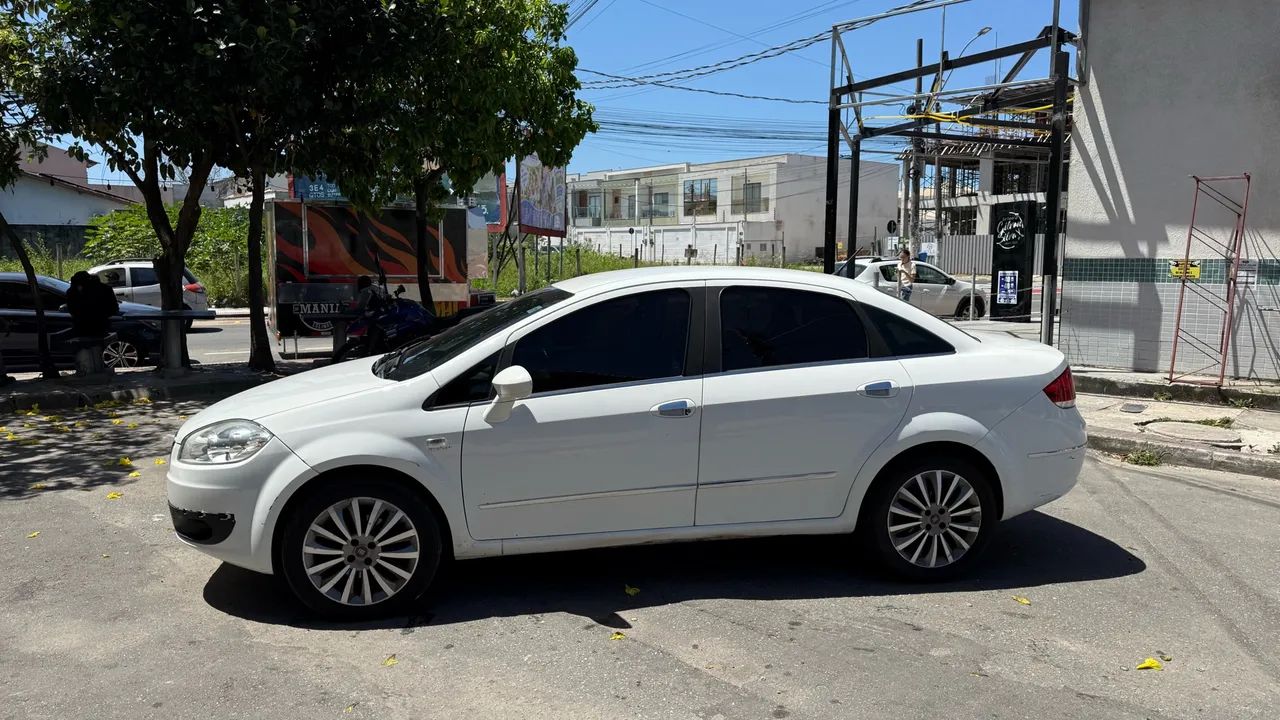 Fiat Linea Absolute 1.9/1.8 Flex Dualogic 4P 2015 - Foto 4