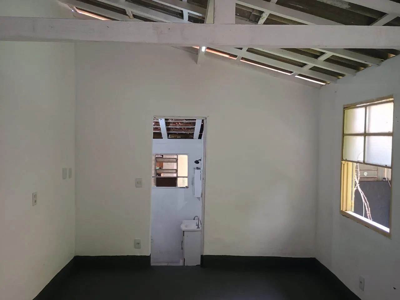Aluga-se cômodo com banheiro em ambiente tranquilos.<br> - Foto 2