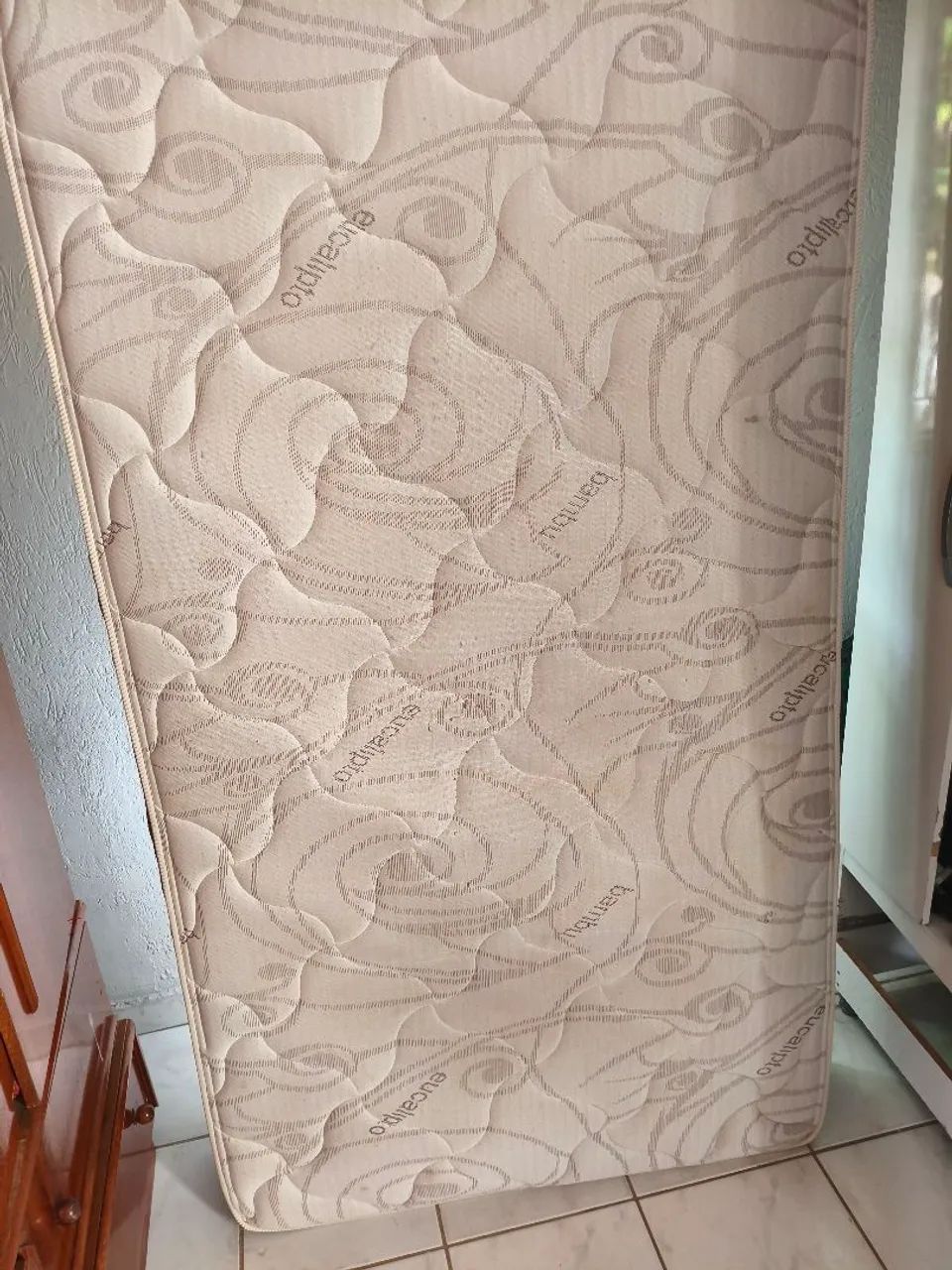 Vendo cama box solteirão  - Foto 2