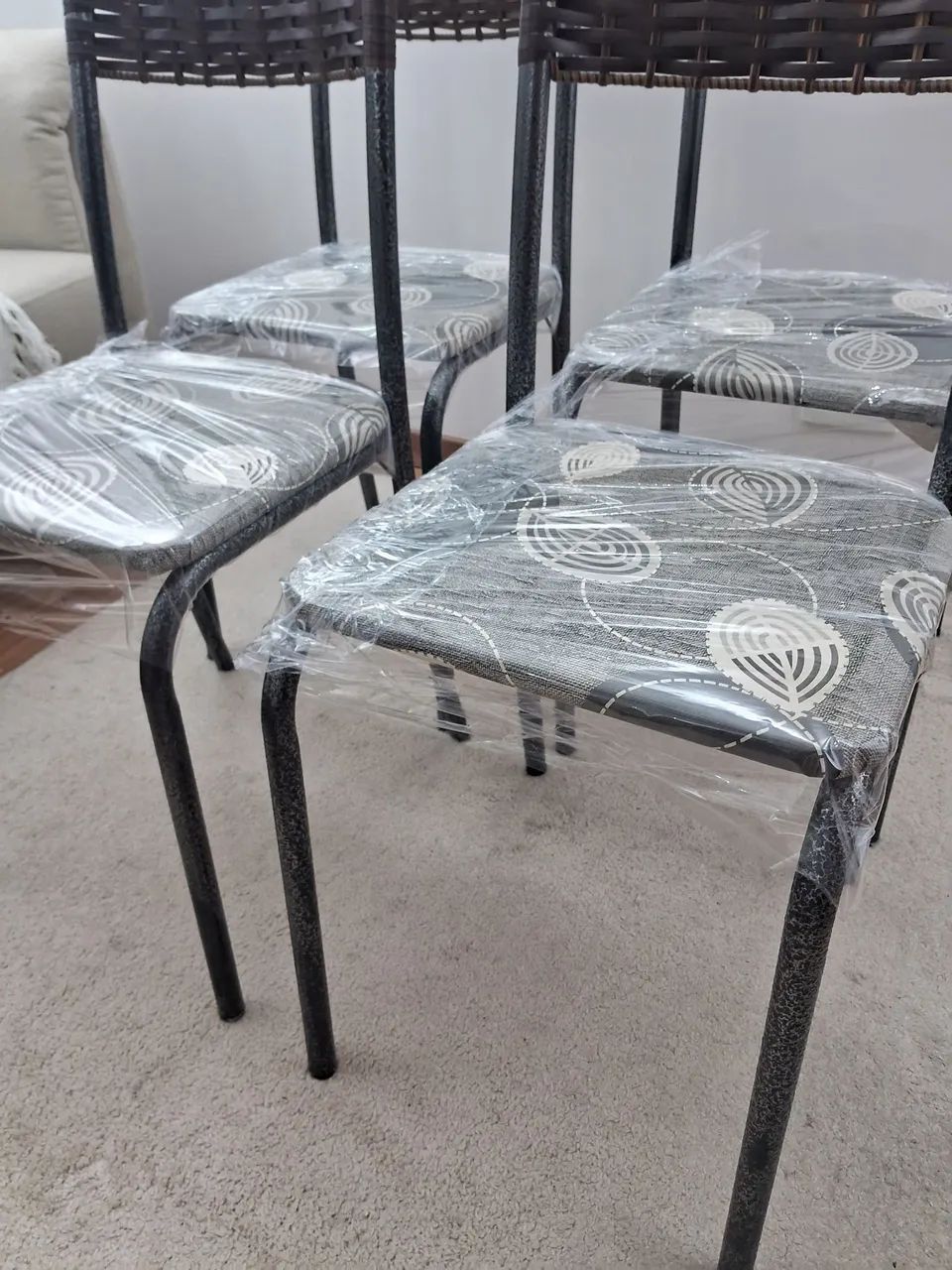 Mesa com 4 cadeiras *ESTÁ NOVA! - Foto 5