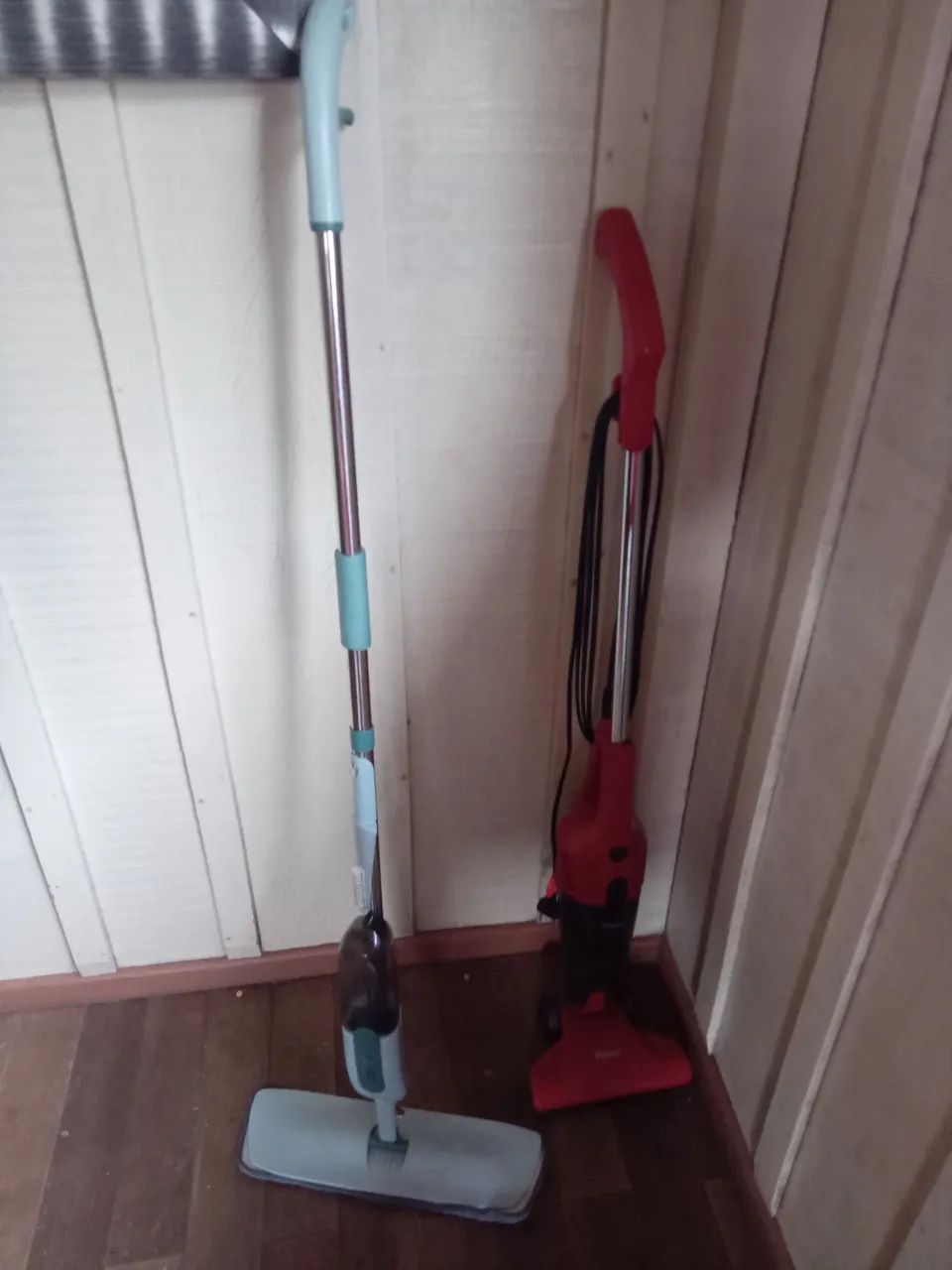 Aspirador portátil e vassoura mop spray 