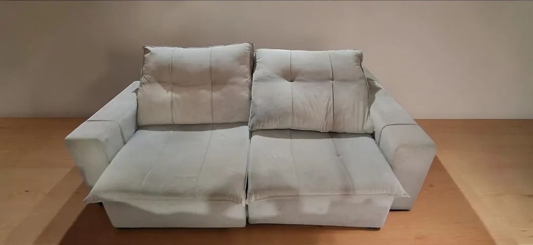 Sofá retrátil, reclinavel, cinza de 2 lugares, em ótimo estado.