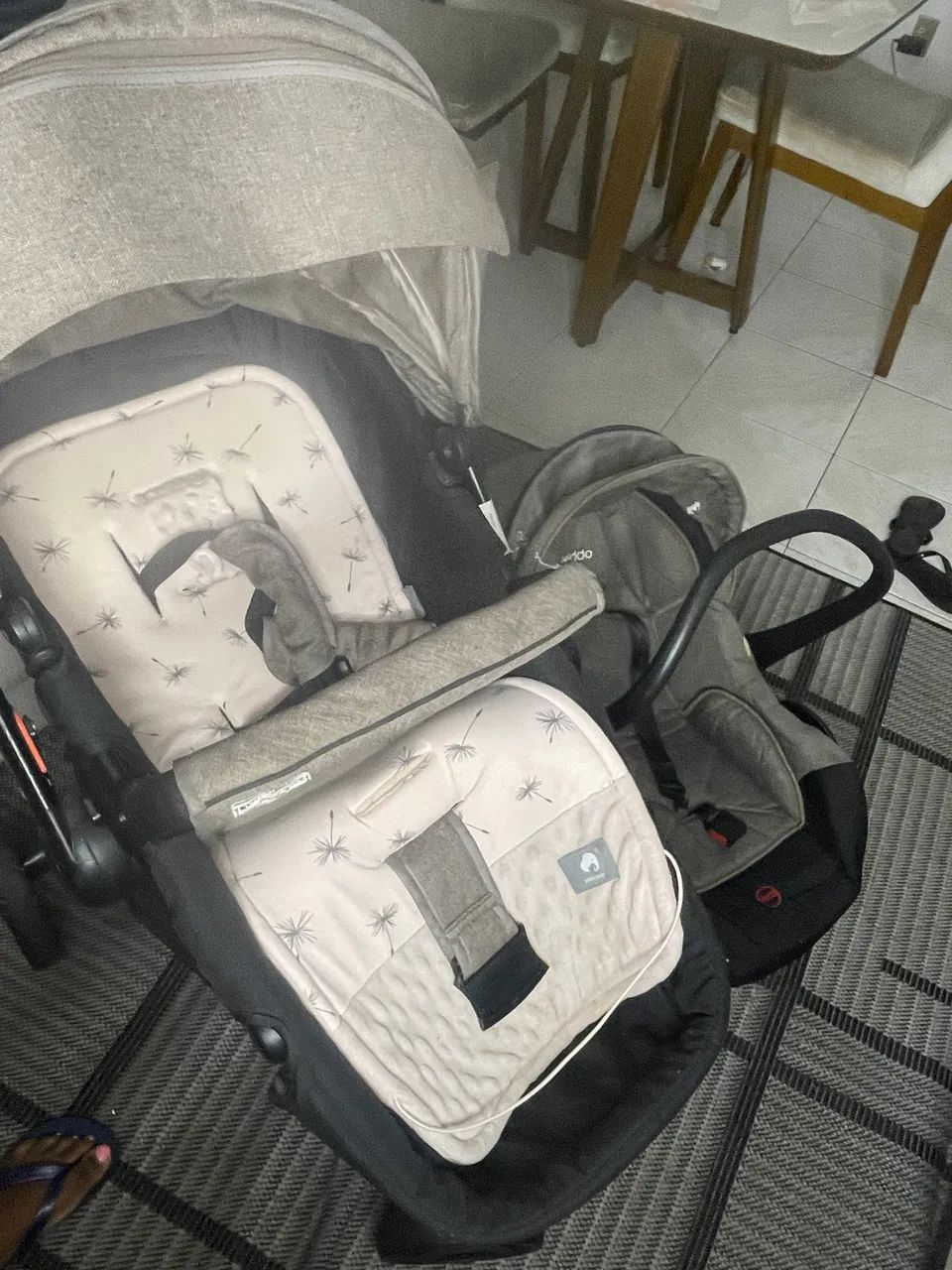 Carrinho de bebê e Conforto Kiddo