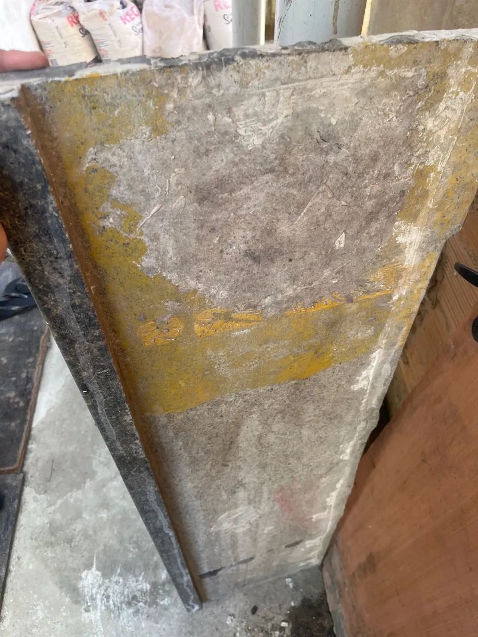 Vendo granito duas pedra de granito ? 1.38m x 40cm?  ?1.21m x 37cm? - Foto 4