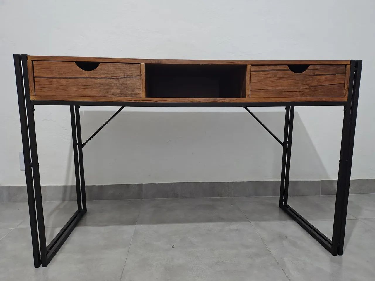 Mesa Escrivaninha Estilo Industrial com 2 Gavetas e Nicho