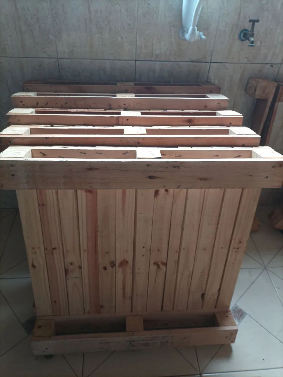 Pallets de Pinus 80x80 para decoração. - Foto 4