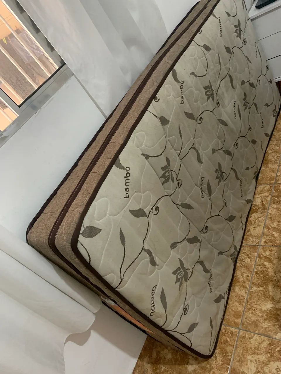 Vendo colchão solteiro 