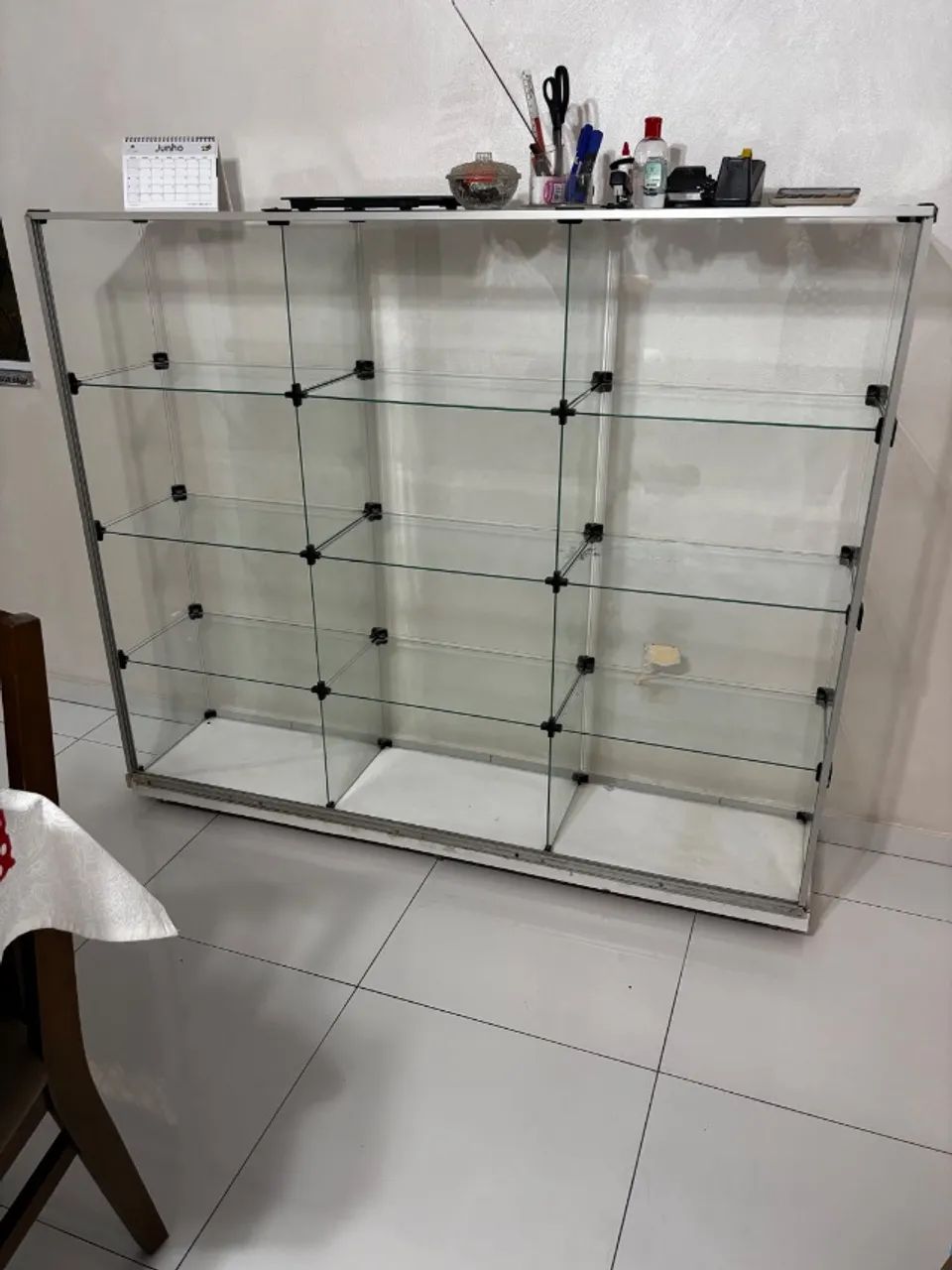 Vende-se Vitrine de Vidro