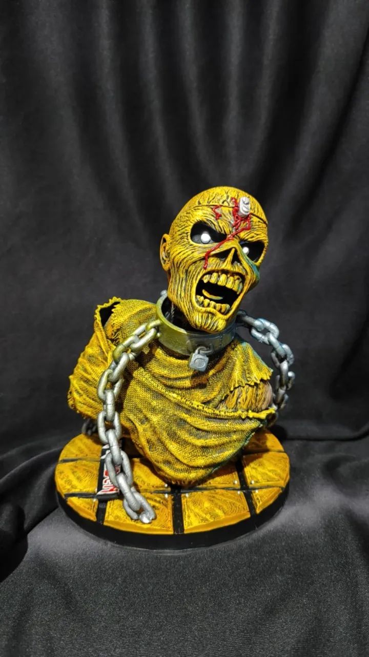Estátua Iron Maiden Piece of Mind c/ Led - Foto 5