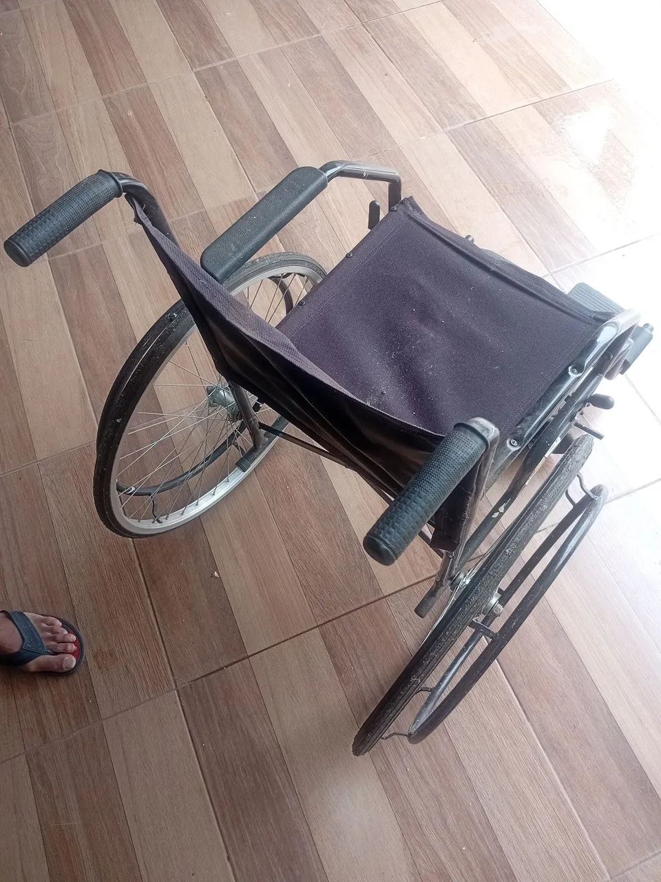 Vendo cadeira de rodas - Foto 3