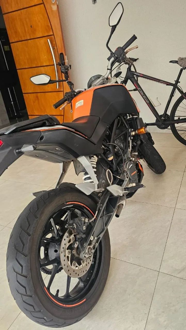 Duke 200 extremamente nova - Foto 4