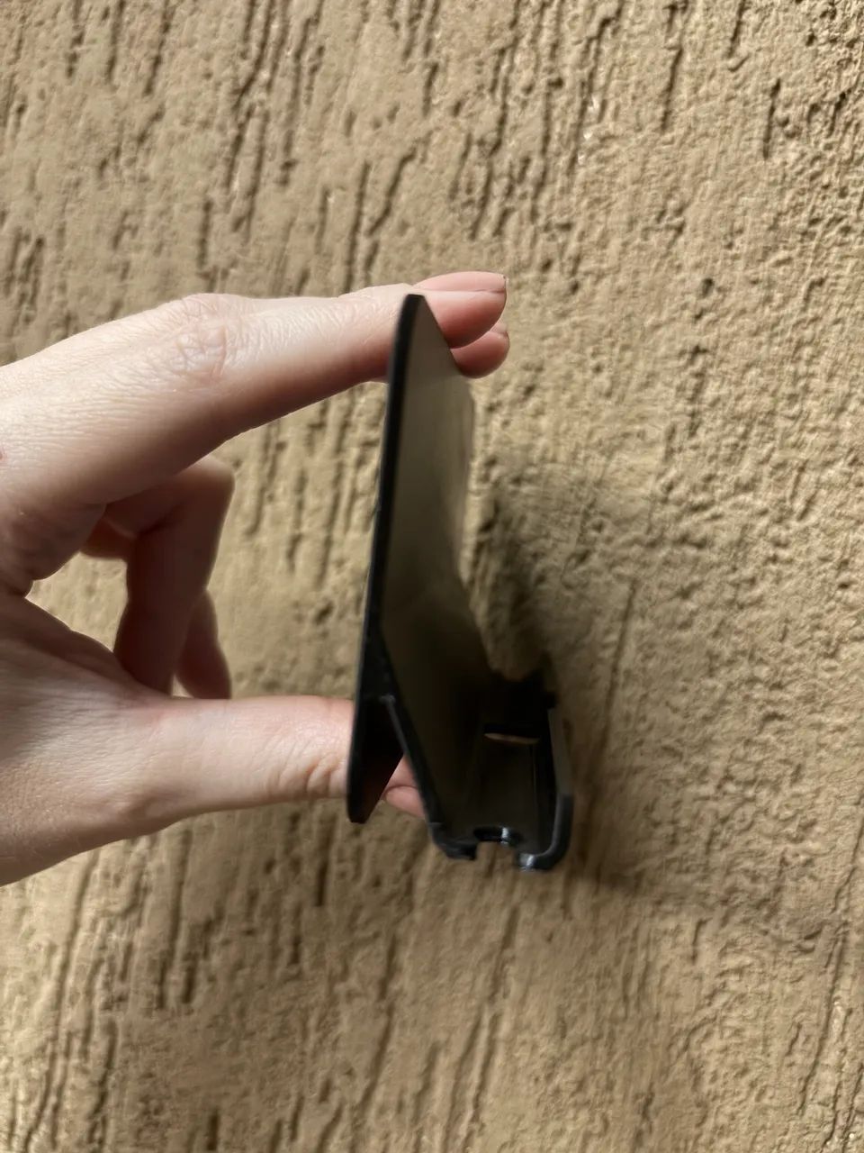 Suporte Adesivo De Parede Preto Para Celular iPhone Android  - Foto 4
