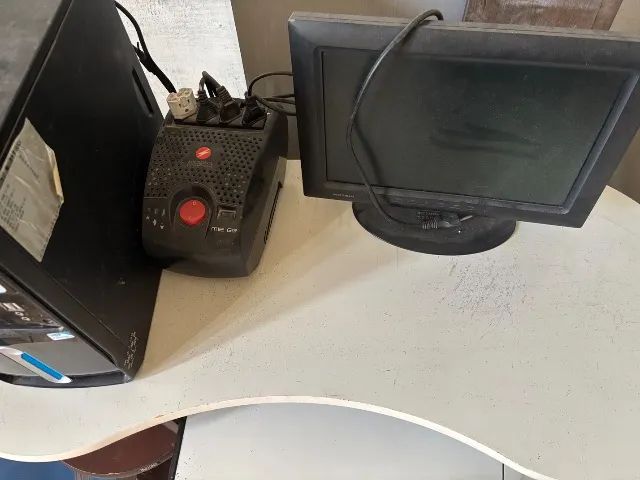 Computador com mesa 