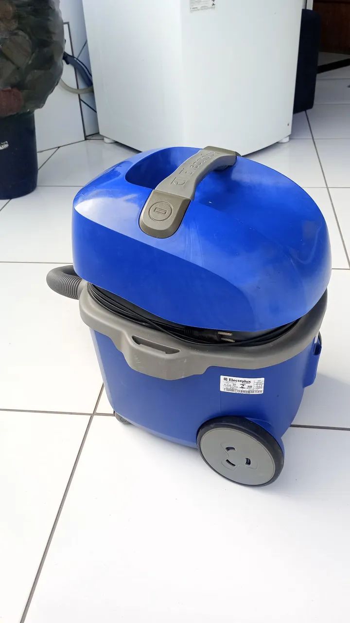 Aspirador de pó e água 
