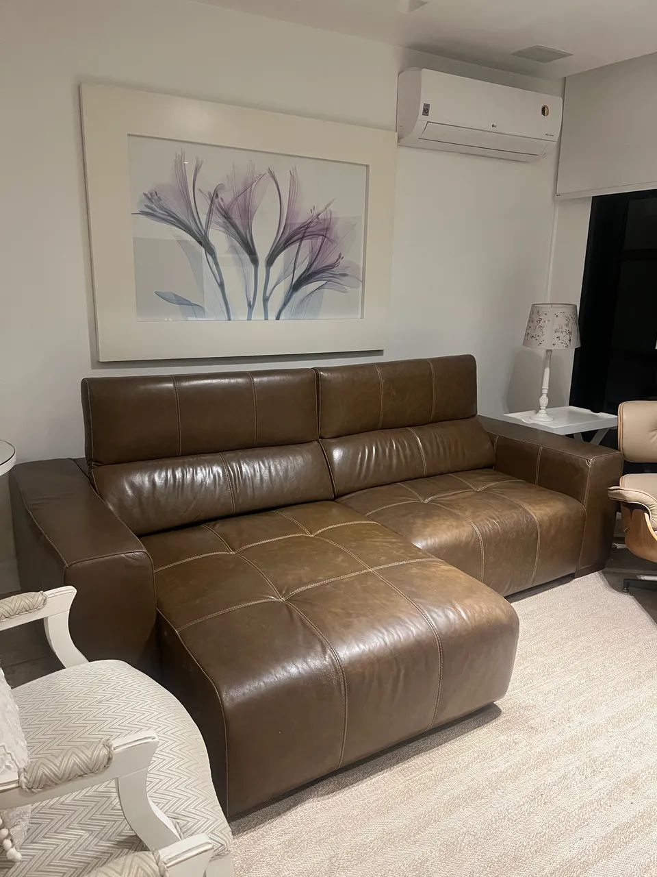 Sofá de couro retrátil com 2,56 m - Foto 3