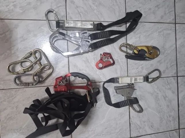 Equipamento de rapel65163247803650120