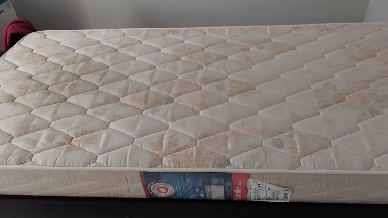 Colchão solteiro espuma D33 pouco usado 