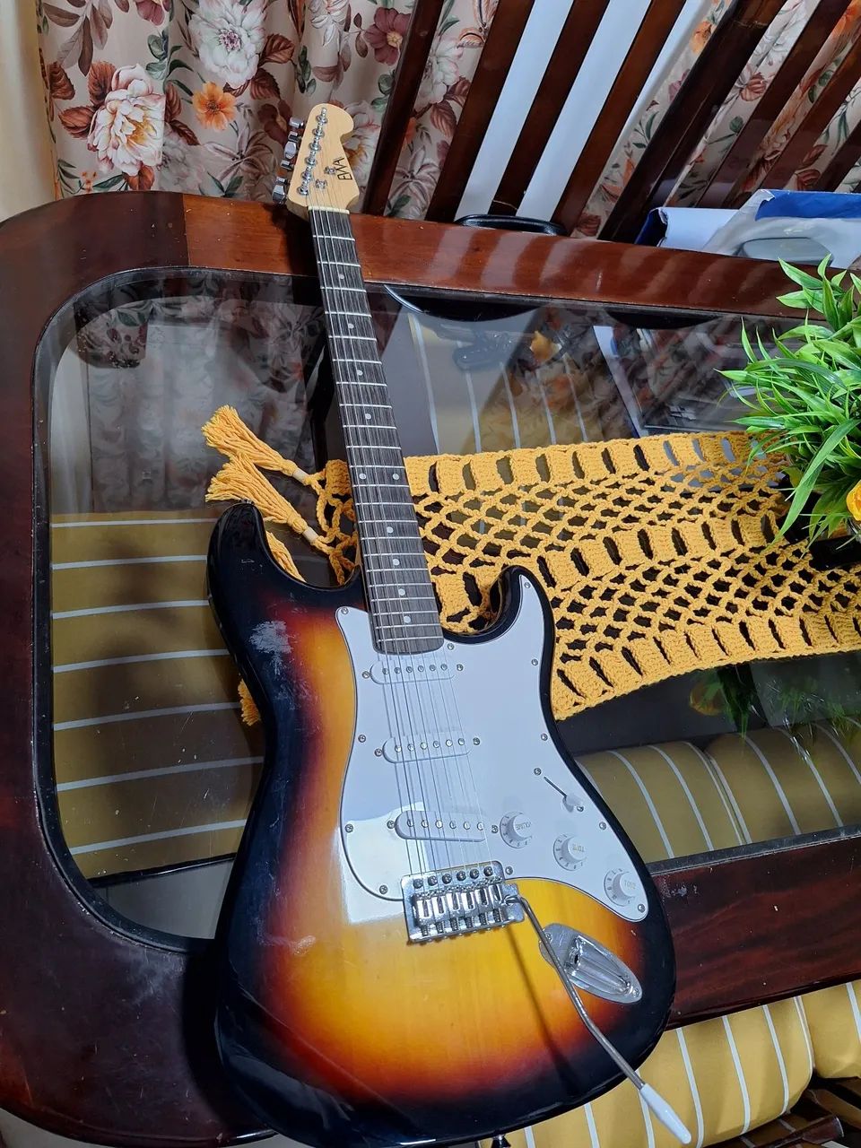 Guitarra EWR-10 Sunburst