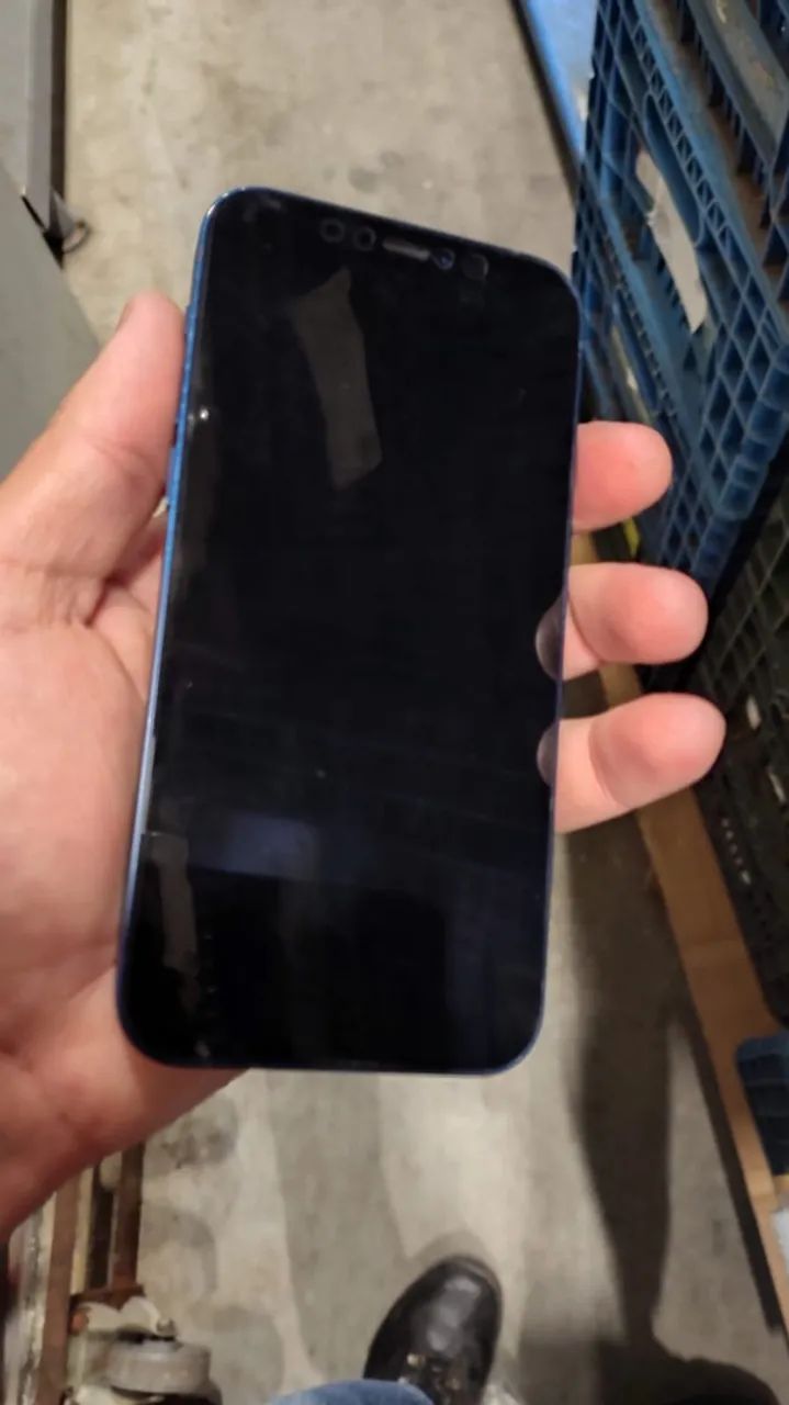 Vendo iPhone 12 com 74 de bateria