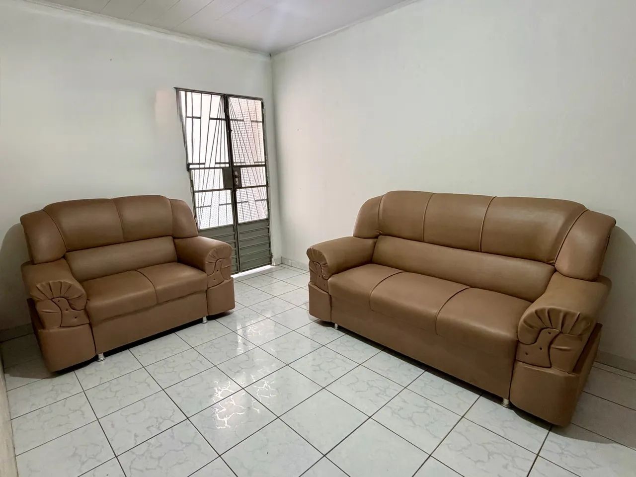 Conjunto de Sofás de 2 e 3 lugares - Usado em ótimo estado
