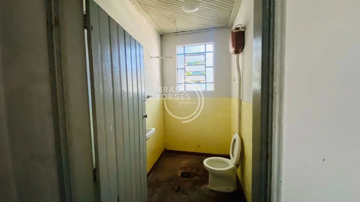 Casa Térrea com Edícula à venda no bairro Maria do Carmo. - Foto 4