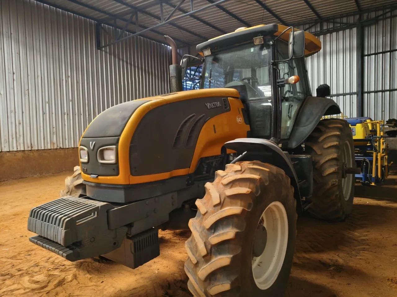 Trator Valtra BT210 ano 2012, 4x4, com 6.700 horas, ar condicionado, em SP
