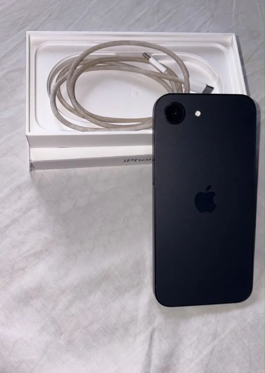 Celular iPhone 16. Por 3.300