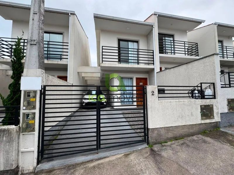Casa à venda: o refúgio perfeito em São José - SC!