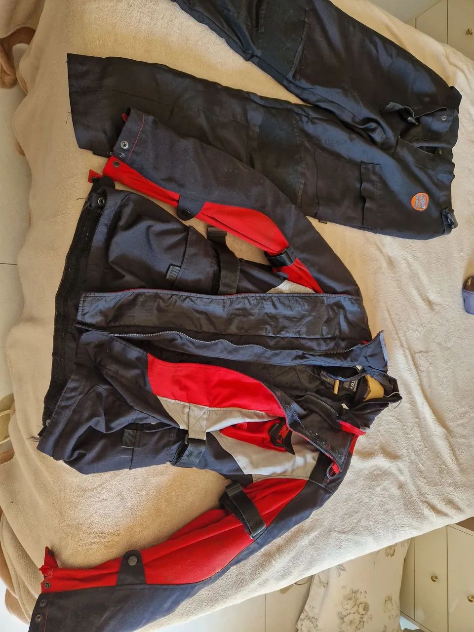 Jaqueta e calca de moto usada 