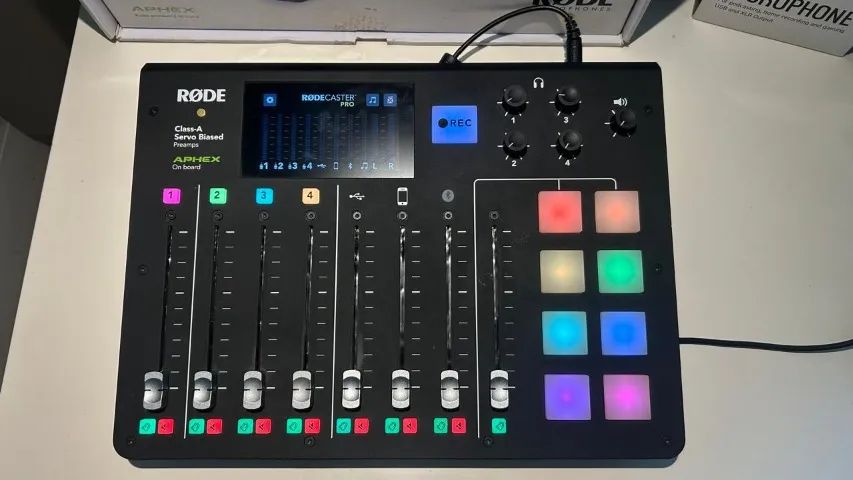 Mesa de Som RØDECaster Pro Original Completa com Caixa e Acessórios  - Foto 5