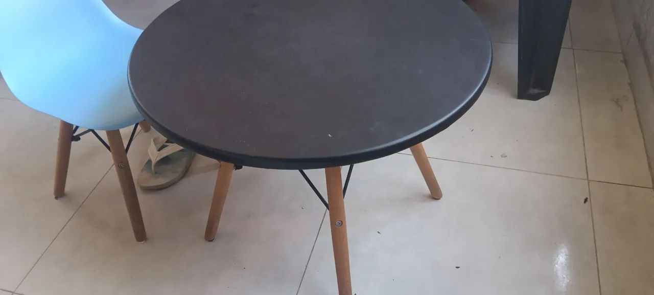 Mesa e duas banquetas em MDF para criança - Foto 2
