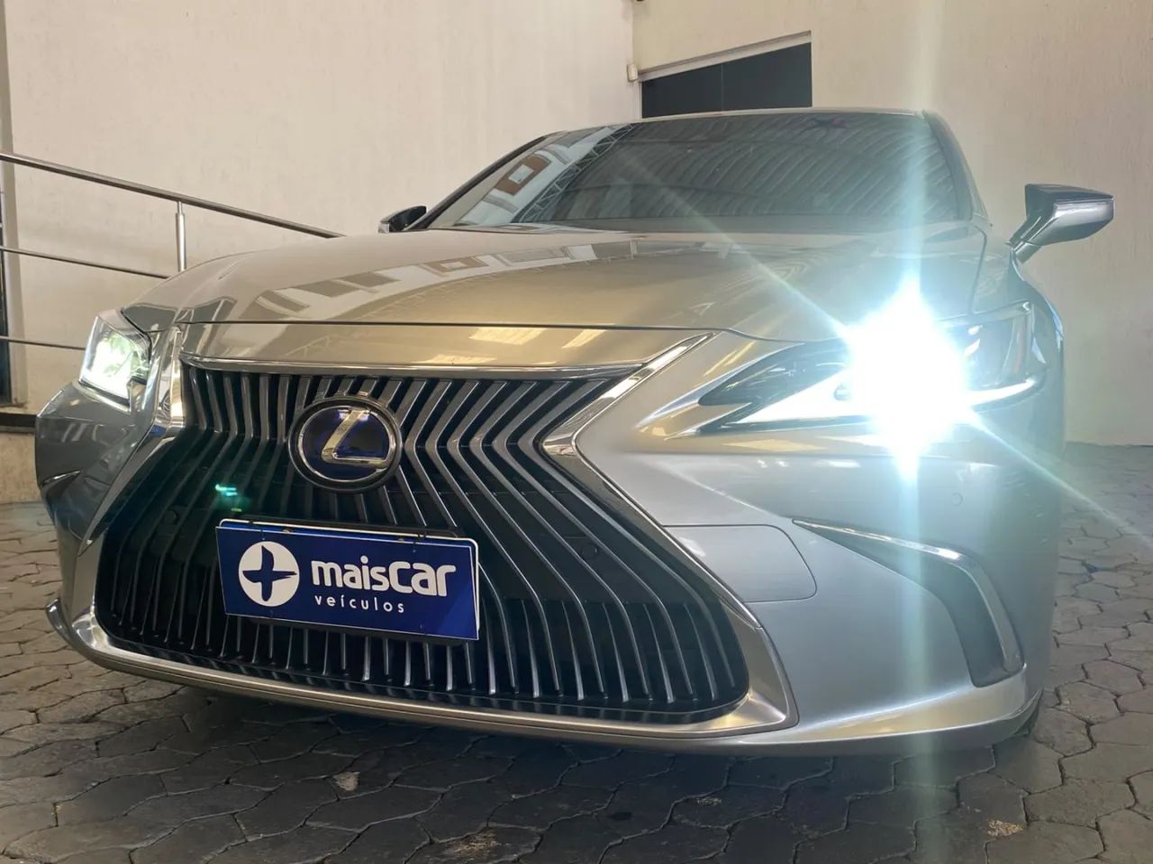 Lexus ES300h ES-300H ES300h 2.5 16V Aut. (hybrid), foto 10 de 20
