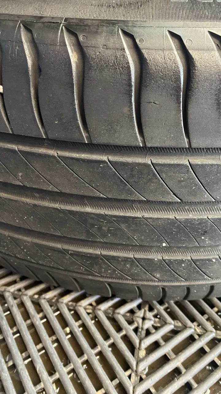 Pneu Michelin 215/55 R18 - Foto 3
