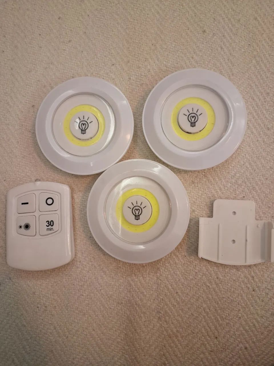 Kit com 3 luminárias spot LED e controle remoto