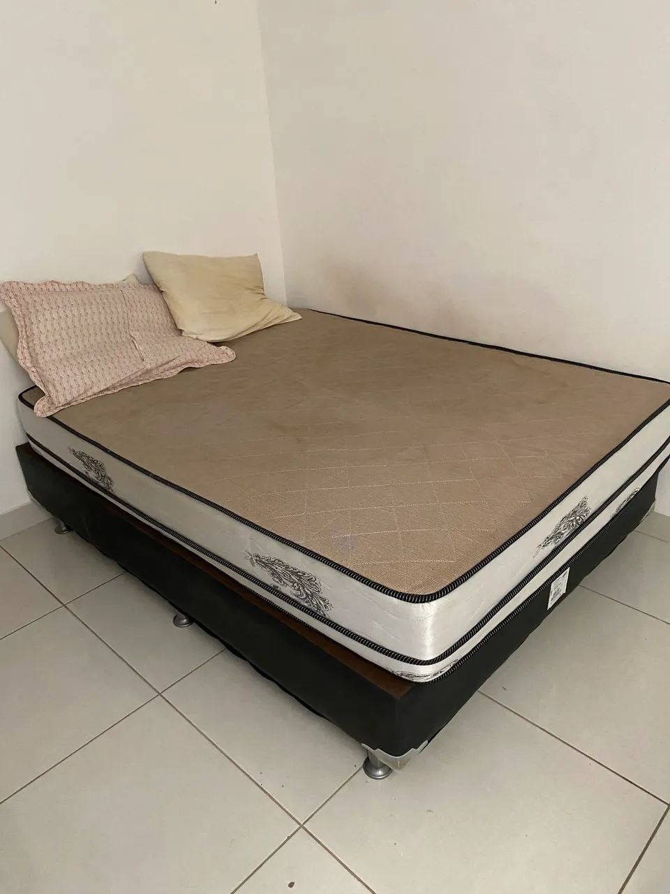Cama de casal box com colchão de casal