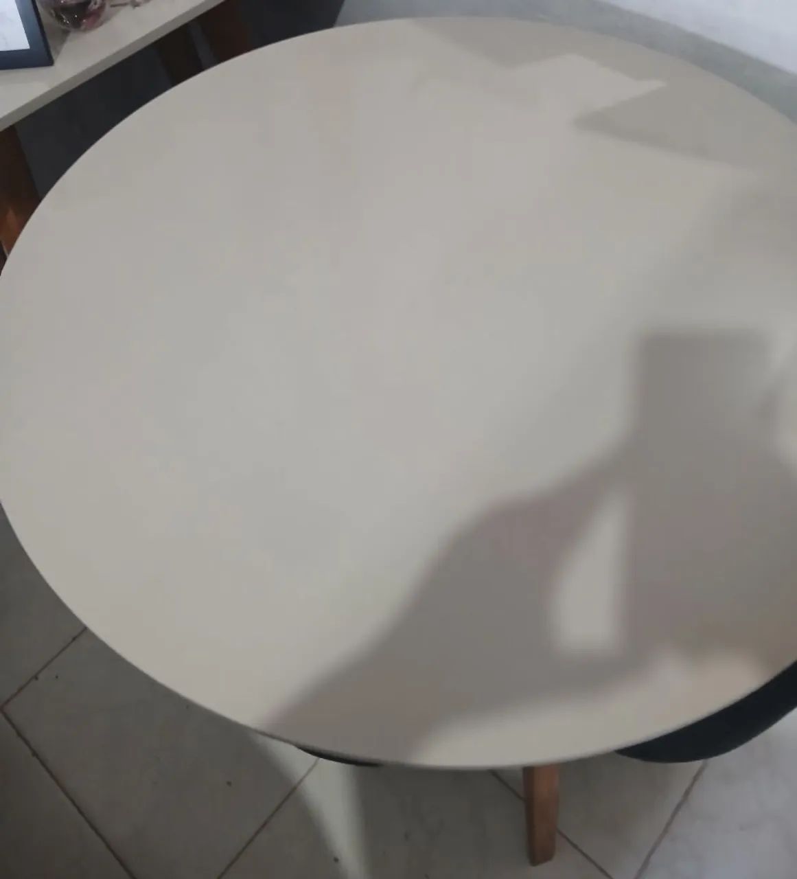 Mesa de sala com pufs - Foto 4