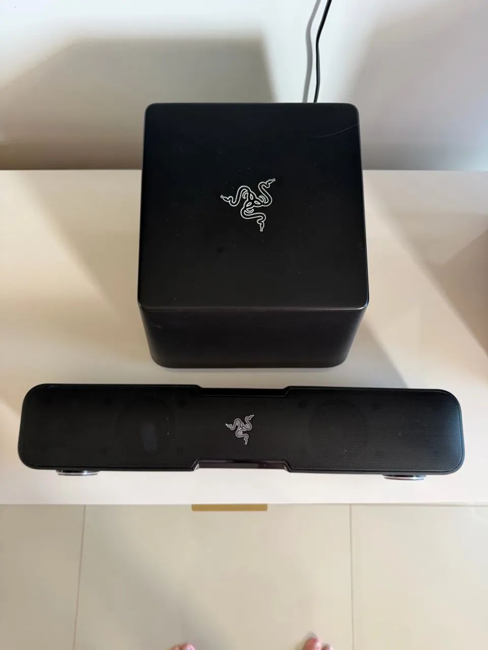 Caixa de som razer.