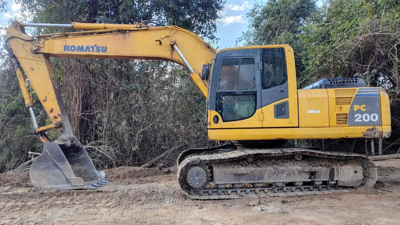 Escavadeira Pc 200 série 08 