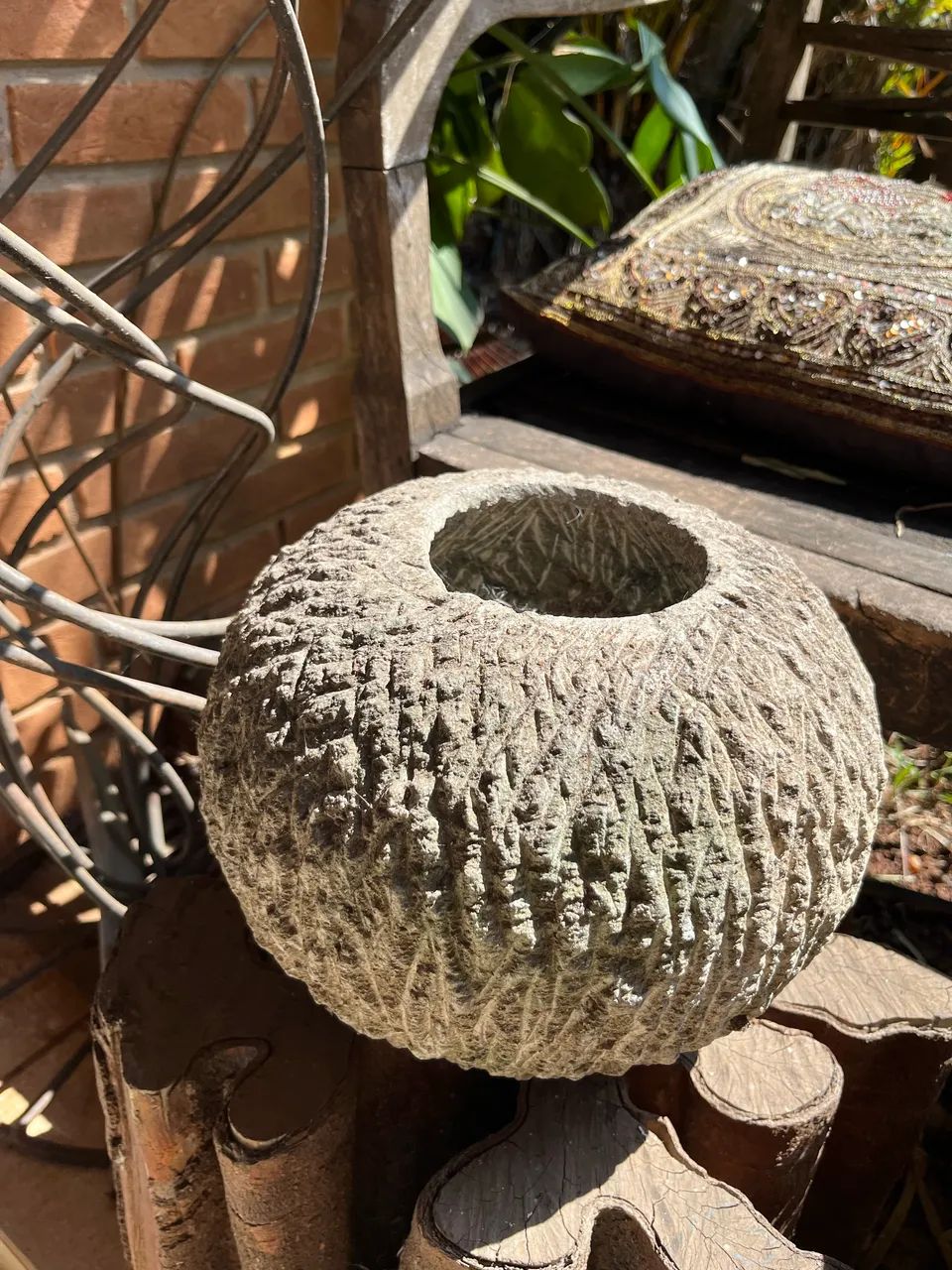 Vaso de cimento acabamento rústico 