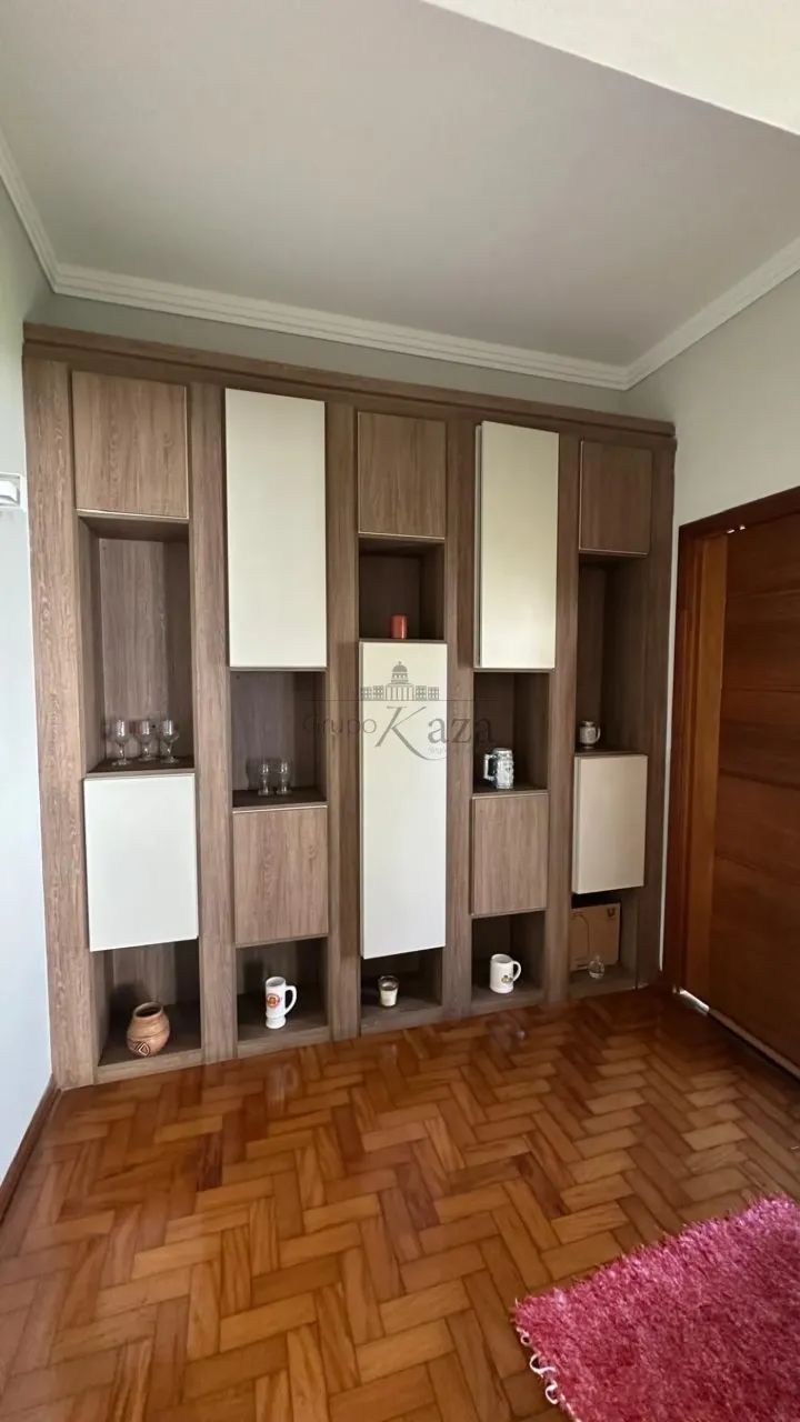 Casa - Jardim Esplanada - 3 Dormitórios - 224m².