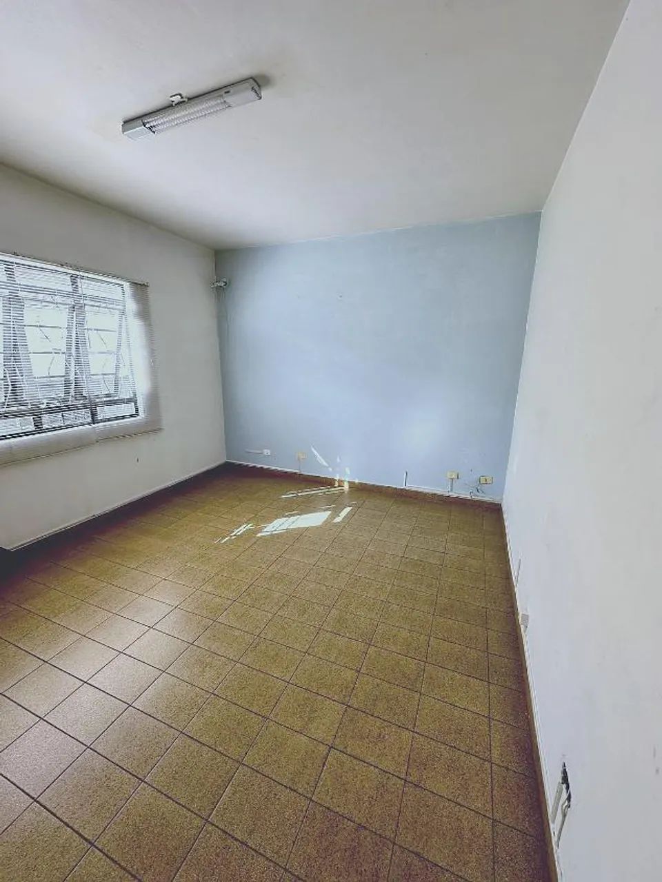 Sala Comercial Independente no Centro da Cidade Dutra