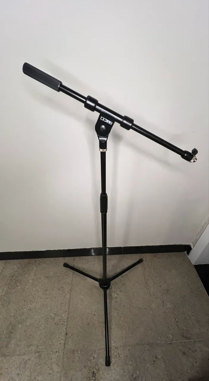 Pedestal para microfone com haste girafa DR Pro