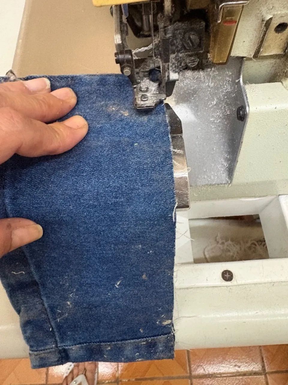 Máquina overlock industrial  - Foto 3