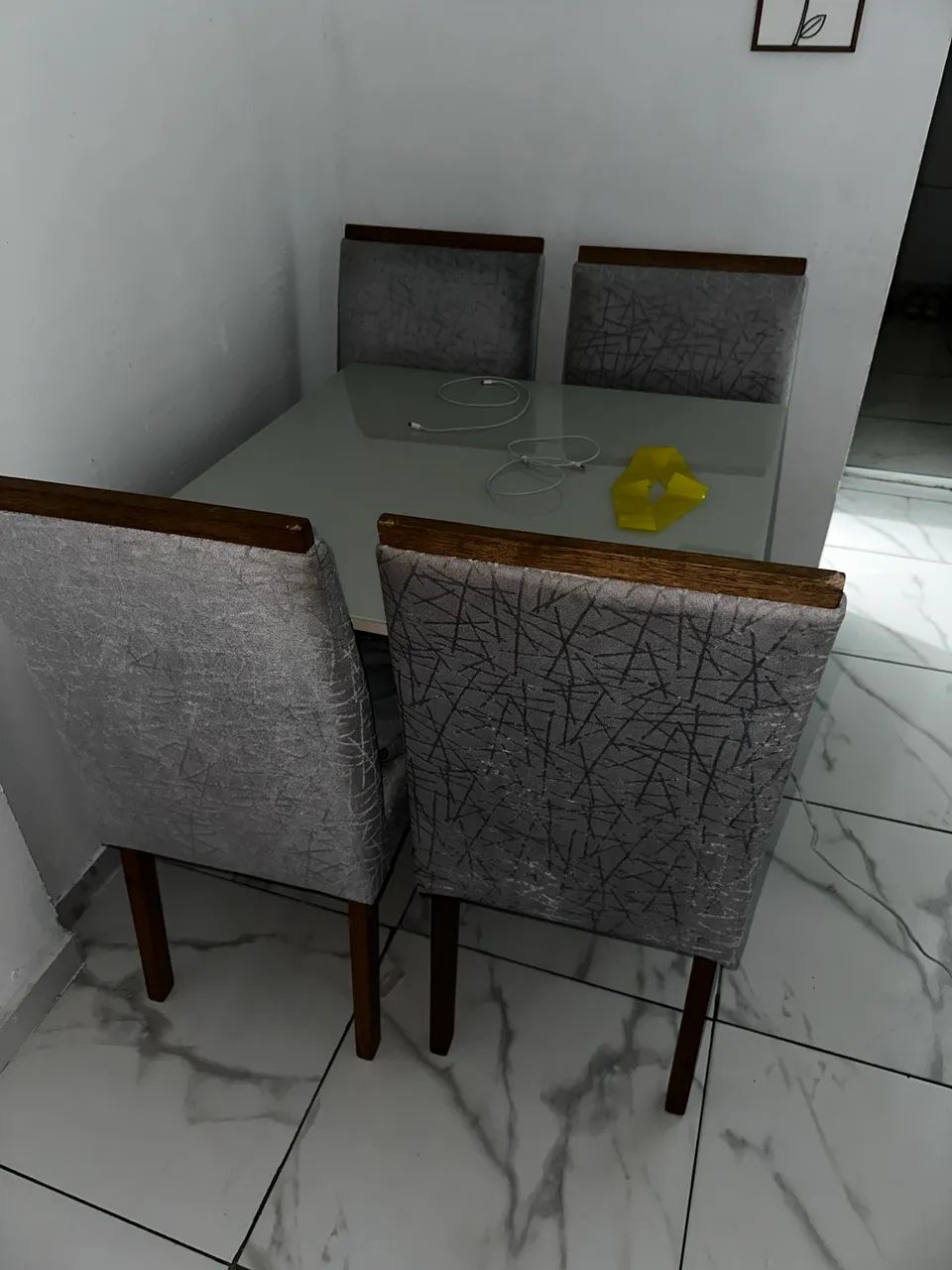 Vendo somente as 4 cadeiras - Foto 3