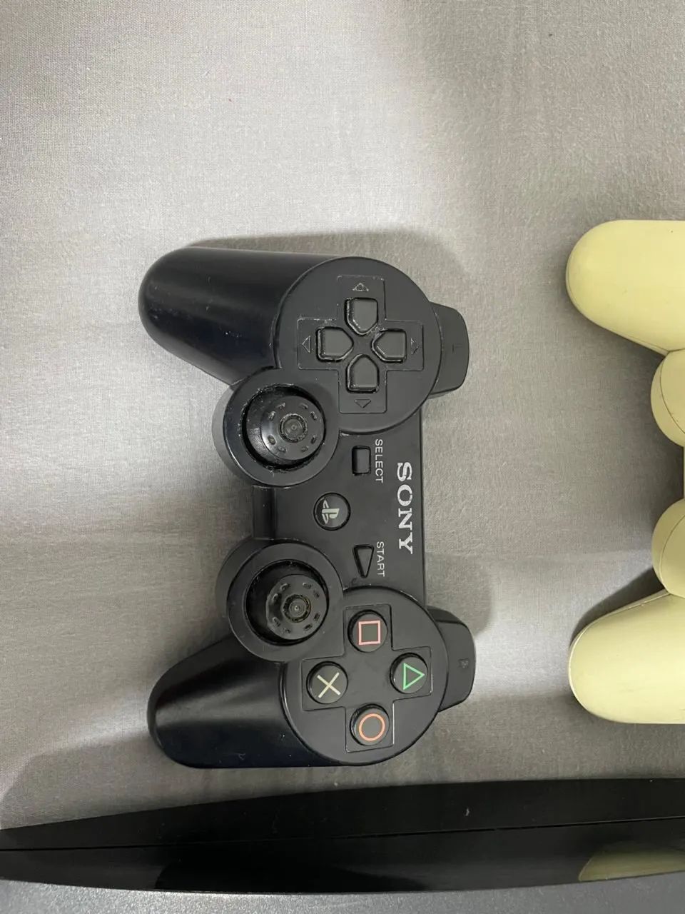 PlayStation 3 slim ( COM DEFEITO) + 2 controles + jogos - Foto 3