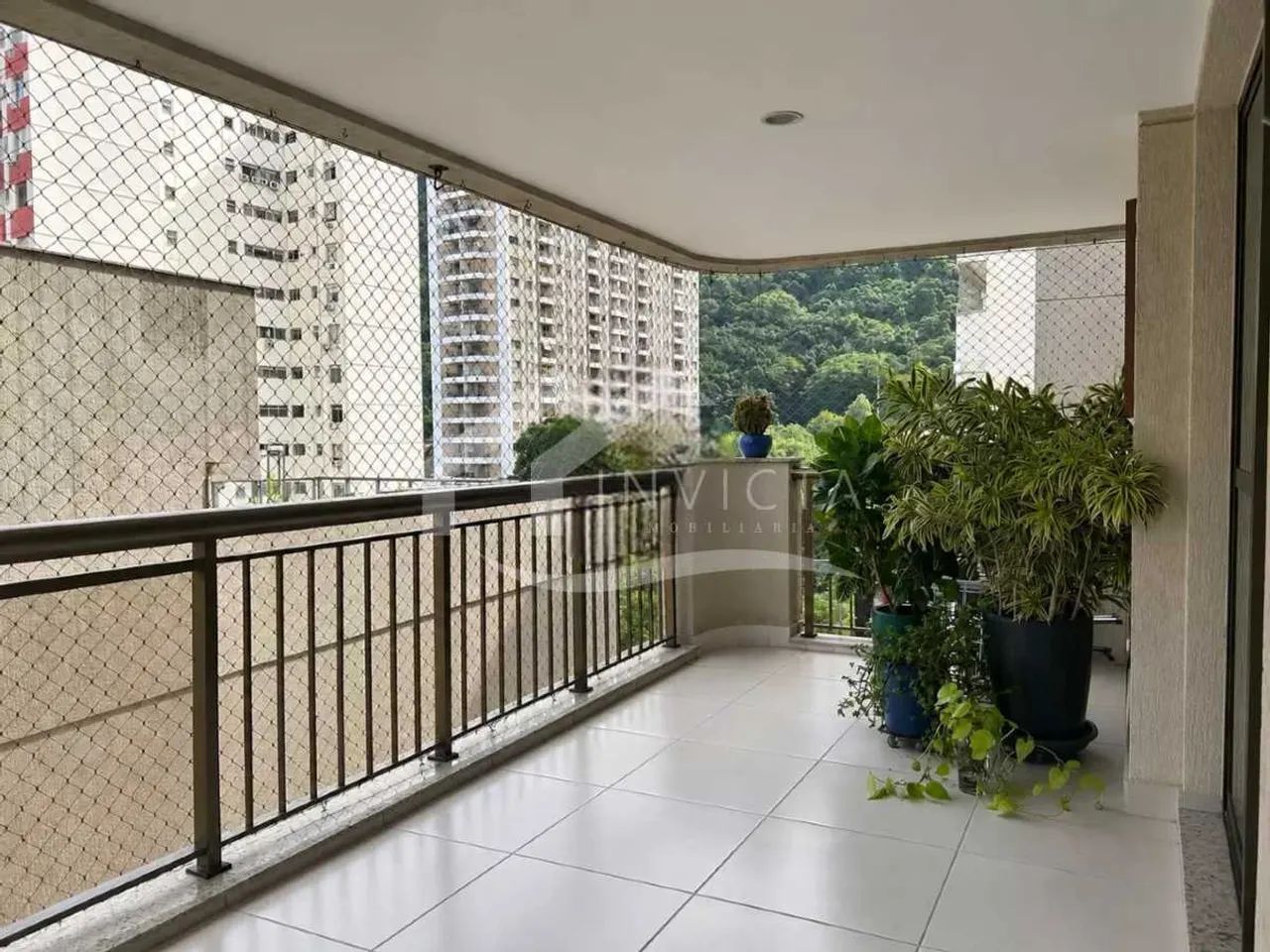 3 Quartos com infra.