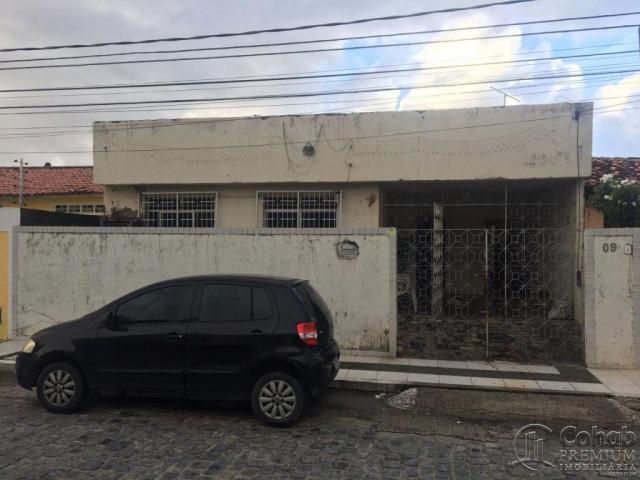 Casa no bairro luzia, próximo ao colegio poeta garcia rosa.